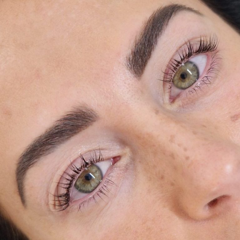 A client of Ivy Elizabeth academy with hybrid brows