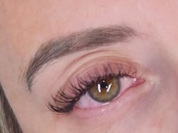 A client of Ivy Elizabeth academy showing individual lashes