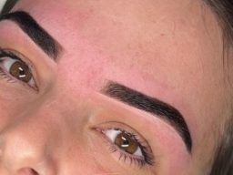 A client of Ivy Elizabeth academy with hybrid brows